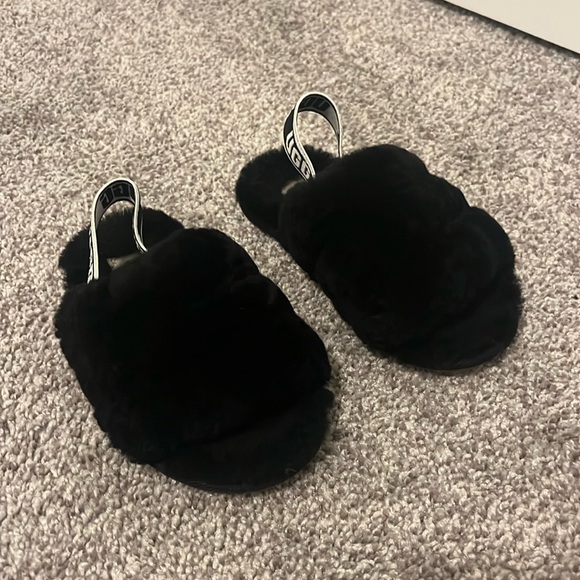 UGG Fluff Yeah Black Slides Kid Size 9 - Picture 1 of 4